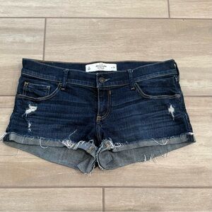 Abercrombie & Fitch Distressed Denim Frayed Cuffed Jean Shorts - Size 6 Waist 28